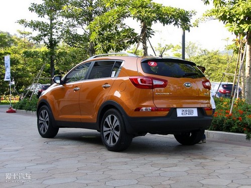 起亚最新款SUV，驾驭变化，自信翱翔