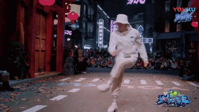 易烊千玺2017最新照片,易烊千玺2017最新照片，变化、学习与自信的力量
