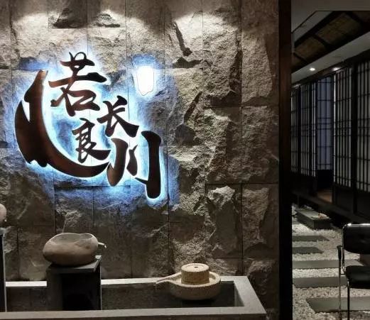 冷子秋最新测肖技术揭秘，小巷深处的神秘特色小店探索