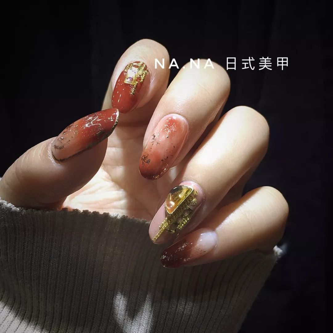 最新日式美甲，科技之美在指尖绽放